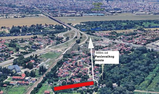 Plac od 33 ara na 500m od Pančevačkog mosta
