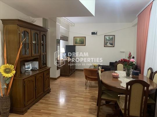 Uknjižen stan, pogodan za poslovni prostor, 83m2 I