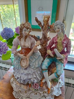 Velika figura od porcelana,Capadimonde(Napodium)