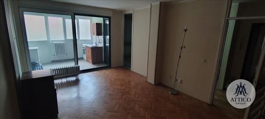 Dvosoban polunamešten stan Bulevar oslobođenja