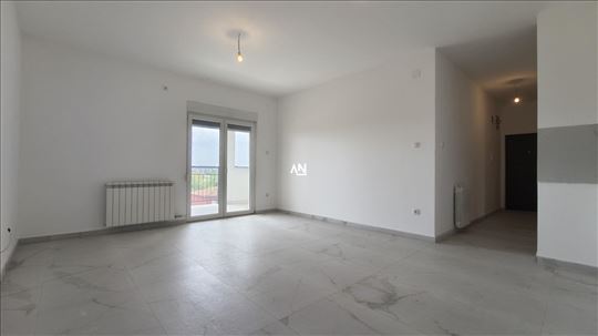 Mali Zbeg. Zgrada iz 2025-e. 2 parking m. Cena!!!!
