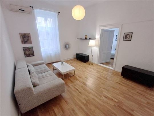 Renoviran salonac, strogi centar,parking, ID 9465
