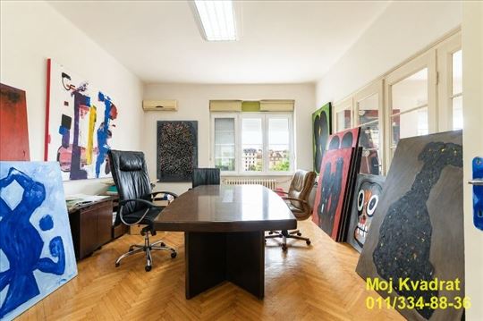 Andrićev venac| Reprezentativan salonski stan