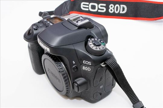 Canon 80D + Canon 18-135mm IS Nano USM (8.245 oki)