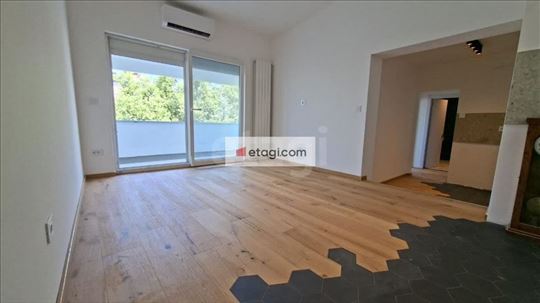 Dvosoban renoviran stan, 60m2, Karaburma