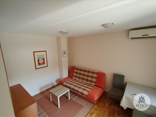 Izdaje se kompletno namešten jednoiposoban stan – 