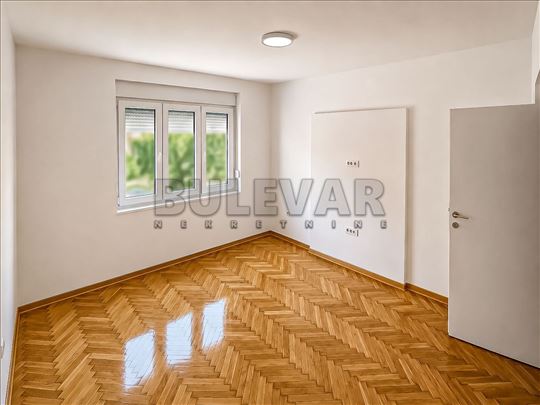 Izdaje se odličan dvosoban stan na Obilićevom venc
