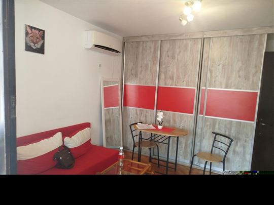 Kompletno renoviran na top lokaciji