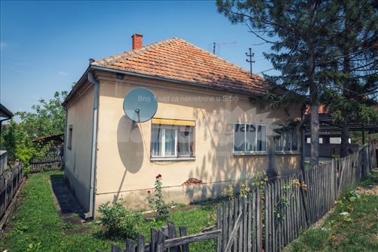 Lazarevac - kuća sa placem, 400m od centra