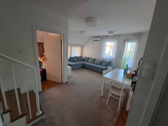 Odličan petosoban duplex sa parkingom