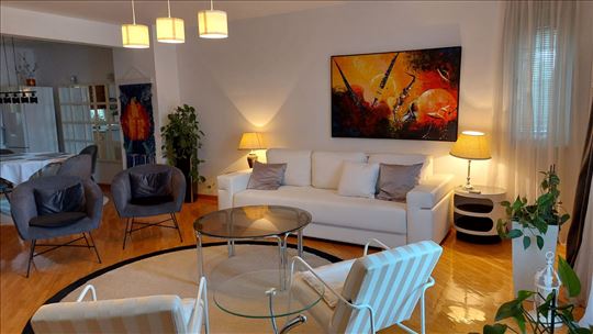 Beautiful house with garden - Filmski grad 