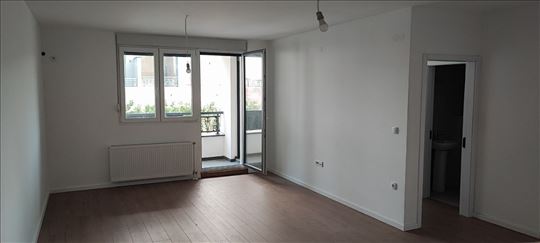Četvorosoban stan, 82 m², Petrovaradin, Novi Sad