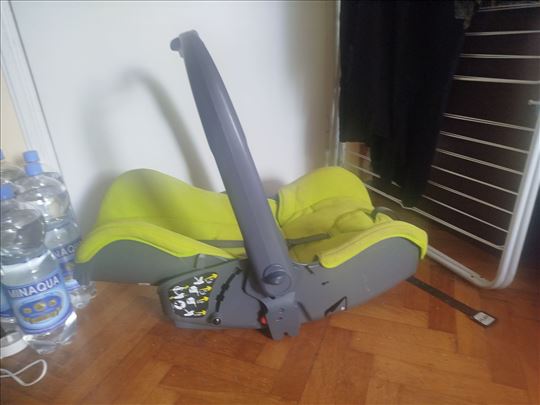 Decije auto sediste za decu jaje nosiljka za bebe.