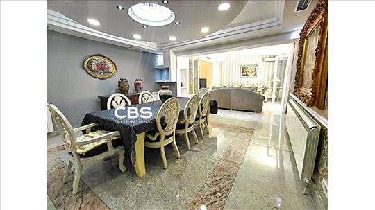Izdaje se lux četvorosoban stan od 185m2