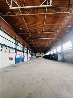 Magacin 1300m2 + kanc. prostor 400m2, Vojlovica