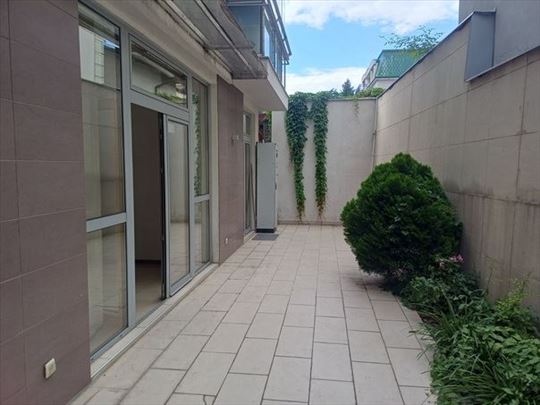 Odličan poslovni prostor,dva parking mesta,ID 6230