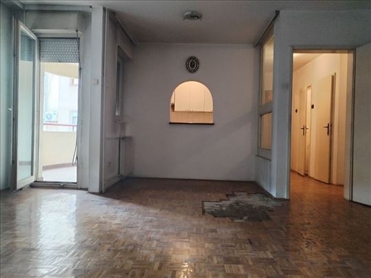 Odlican raspored, Trosoban, Dvostran, 1. sprat