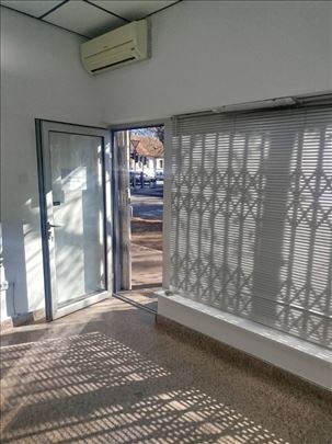 Zemun, lokal sa velikim izlogom