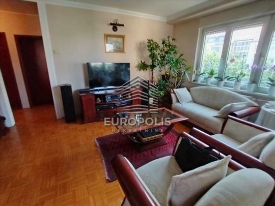 91m2, 3.5, garaža, mogućnost dve stambene jedinice
