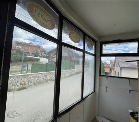 ALU IZLOG iz prodavnice 4 velika prozora- IDEALNO