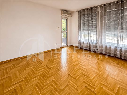 Izdaje se poslovni prostor preko puta Delte, sa pa
