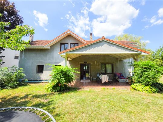 Krnjača, kuća 301m2, 10 ari, uknjižena, sređena