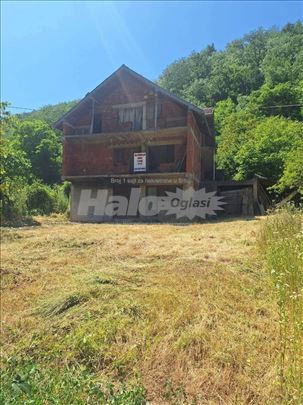 Kuća 200m2 i plac 33ara na prodaju
