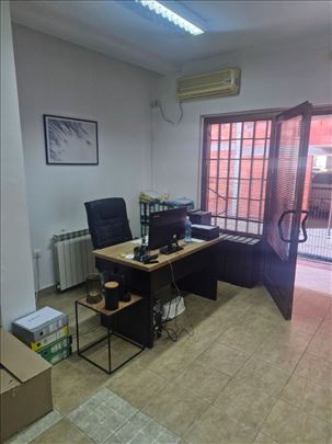 Lokal u strogom centru, Karađorđeva