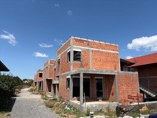 Nove moderne kuće sa garažom i tri spavaće sobe ID