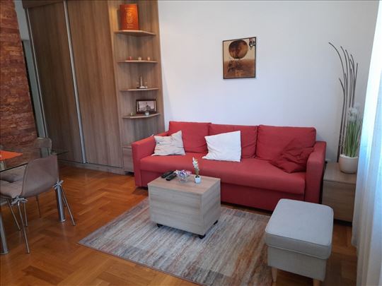 Odličan stan sa garažom kod Hrama, ID 1797