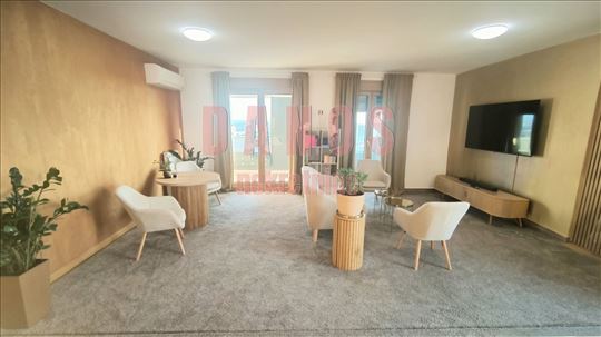 Nov,Lux,165 m2,za Poslovni prostor,2 Garažna mesta