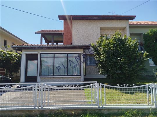 Povoljna kuća-gradska zona-odlično stanje