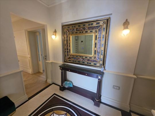 Četvorosoban stan 180 m², Senjak, Savski Venac, Be