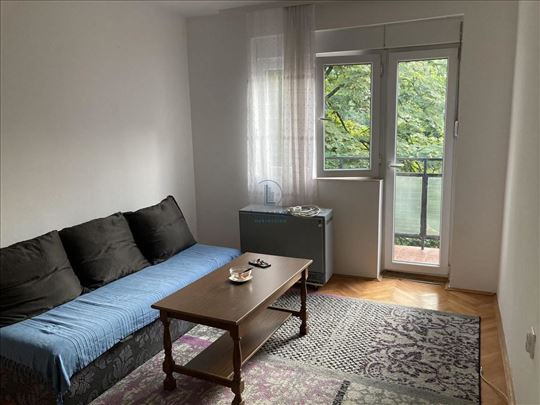 Karaburma, Pera Ćetkovića, 33 m2
