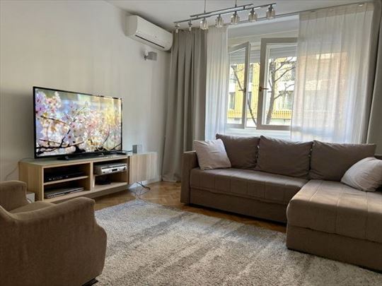 Moderan, kompletno renoviran stan, Centar, ID 2111