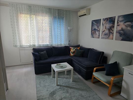 Odlican, kompletno renoviran stan!
