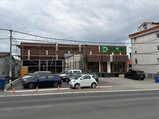 Odličan lokal, opremanje po želji zakupca