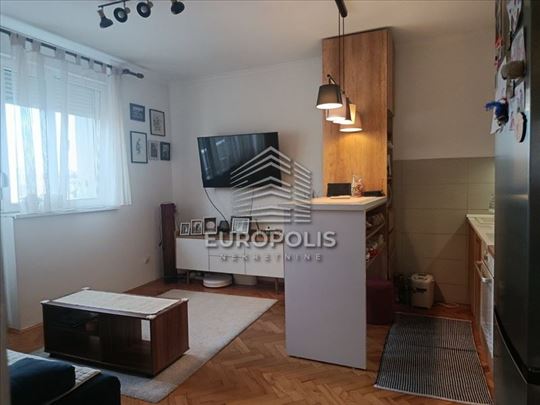 Top-Renoviran 3.0 stan, uknjižen, može na kredit