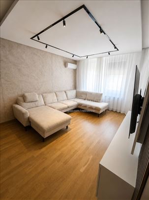 Luksuzno renoviran trosoban stan – Liman 5 – 62 m²