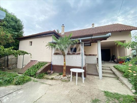 Apatin. Kompletno nameštena kuća od 108 m² na plac