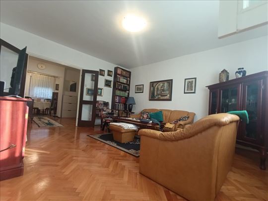 Prostran porodični stan 88 m² – Arčibalda Rajsa