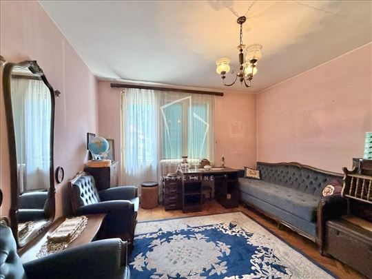 Kanarevo brdo,3.0 stan, plac 8.4 ara, sa garažom 1