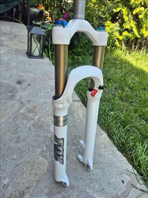 FOX f series 32 za 27.5 točak kao nov