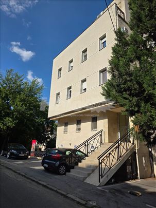 4.0 stan u blizini Crkve i Vojvode Stepe, 82m2
