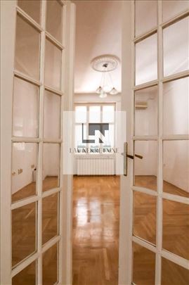 Izdaje se izuzetan poslovni prostor na dobroj loka