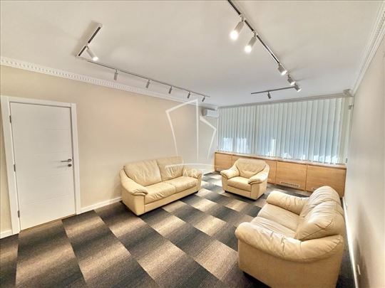 Kancelarijsko - poslovni prostor, mereno 70m2 ID#1