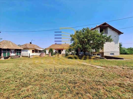 Obrenovac-Orašac, porodično imanje na 1.14 ha
