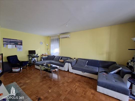 Odličan stan, adaptibilan u 3.5, nadomak keja 