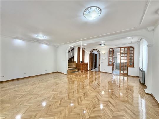 Senjak, poslovni prostor, mereno 230m2 ID#1578611