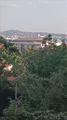 Bulevar crvena fasadna cigla,tih, opremljen 